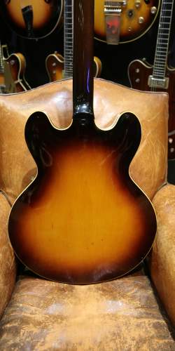 Gibson EB-6 Sunburst de 1961