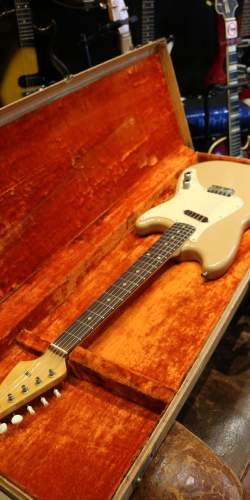 Fender Musicmaster Desert Sand de 1960