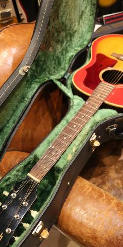 Gibson J-45 Cherryburst de 1966