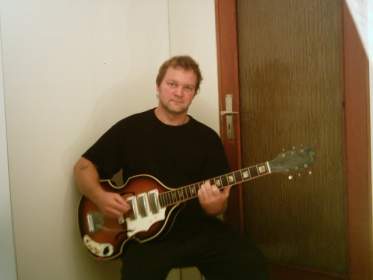 EGMOND VIOLIN GUITAR 1963