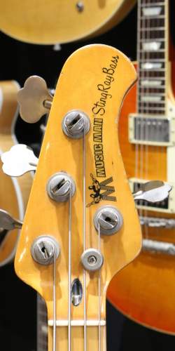 MusicMan Stingray Olympic White de 1979