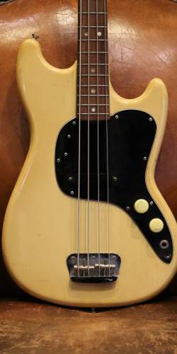 Fender Musicmaster Bass Olympic White de 1978