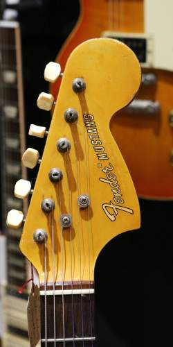 Fender Mustang Orange Competition Matching Headstock de 1969