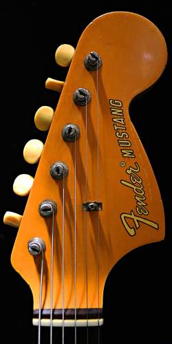Fender Mustang Yellow Competition Matching Headstock de 1968
