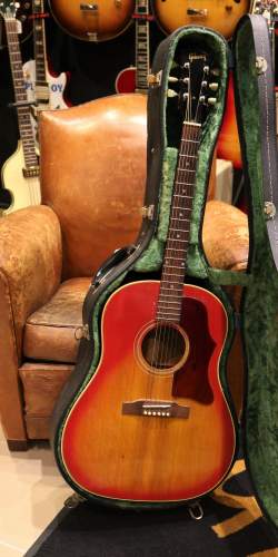 Gibson J-45 Cherryburst de 1966