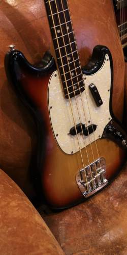 Fender Mustang Bass Sunburst de 1972