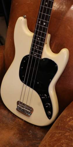 Fender Musicmaster Bass Olympic White de 1978