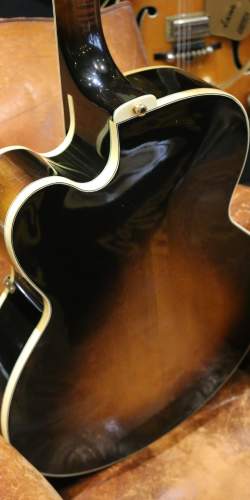 Gibson Super V CES Tobacco Sunburst de 1979 !