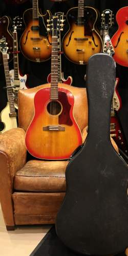 Gibson J-45 Cherryburst de 1966