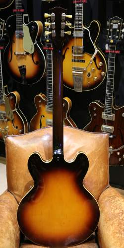 Gibson EB-6 Sunburst de 1961