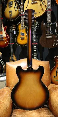 Favino type ES-335 (ES-330) Sunburst des années 1960