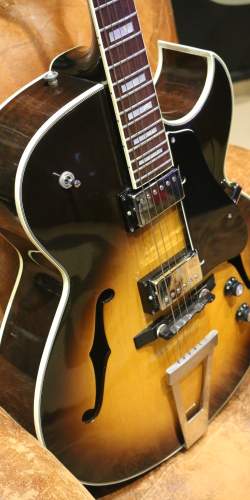 Jacobacci Sacha Distel Sunburst de 1984