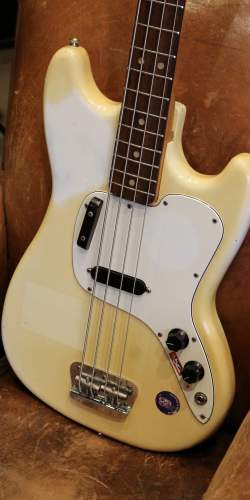 Fender Musicmaster Bass Olympic White de 1974