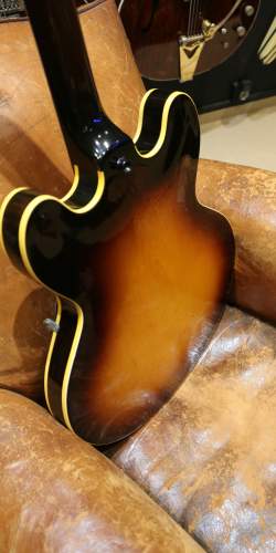 Gibson EB-6 Sunburst de 1961