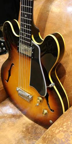 Gibson EB-6 Sunburst de 1961