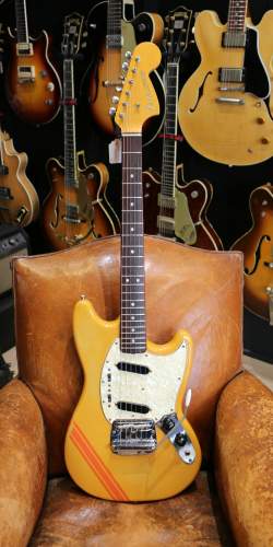 Fender Mustang Yellow Competition (Matching Headstock) de 1969