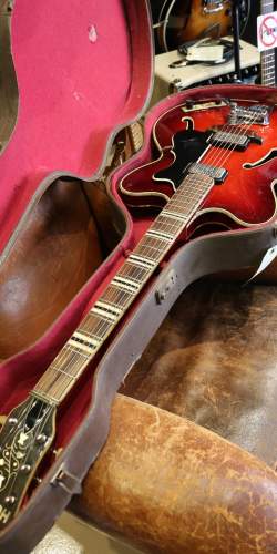 Hofner Very Thin Red de 1964