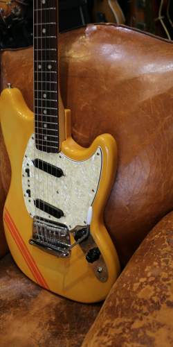 Fender Mustang Yellow Competition (Matching Headstock) de 1969