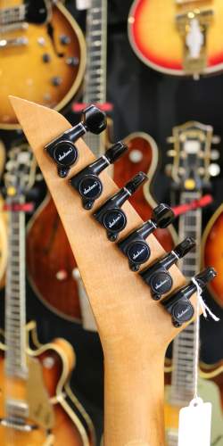 Jackson San Dimas Custom Shop Bolt On Black de 1986, signée par Grover Jackson lui-même !