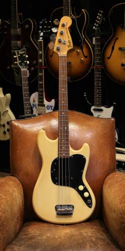 Fender Musicmaster Bass Olympic White de 1978
