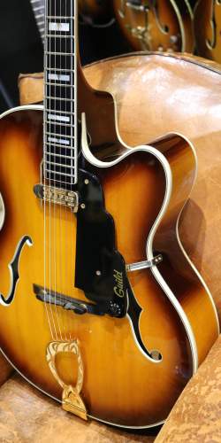 Guild Artist Award Sunburst de 1975