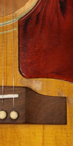 Gibson J-45 Cherryburst de 1966