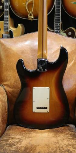 Fender Deluxe Stratocaster Plus Sunburst de 1988.