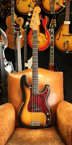 Fender Precision Sunburst de 1966