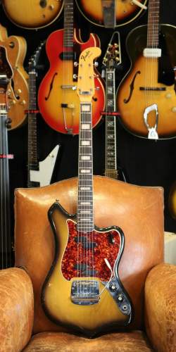 Fender Custom Maverick Sunburst de 1966
