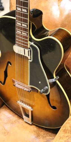 Gibson L7-C Sunburst de 1961