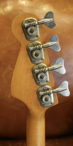 Fender Musicmaster Bass Olympic White de 1974