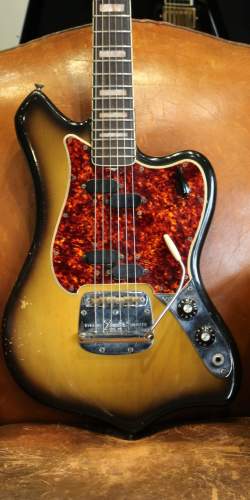 Fender Custom Maverick Sunburst de 1966