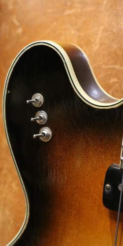 Favino type ES-335 (ES-330) Sunburst des années 1960