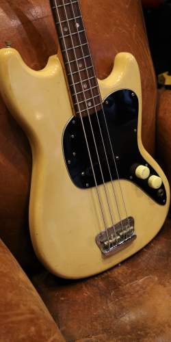 Fender Musicmaster Bass Olympic White de 1978