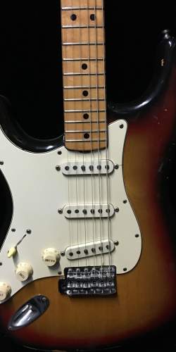 Fender Stratocaster Gaucher Sunburst de 1973