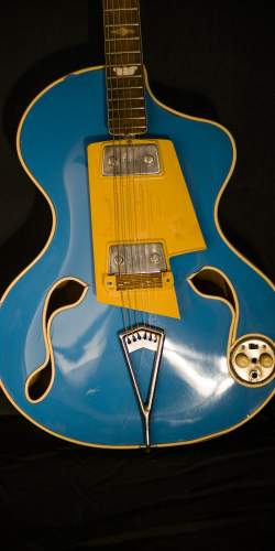 Wandre Davoli BB Volcano hand painting