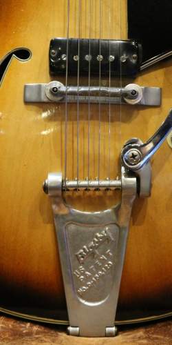 Favino type ES-335 (ES-330) Sunburst des années 1960