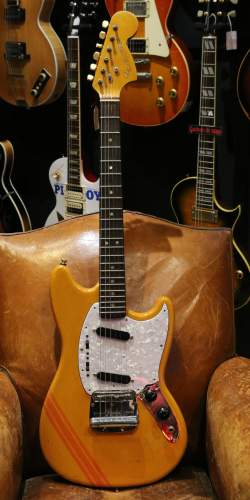 Fender Mustang Orange Competition Matching Headstock de 1969