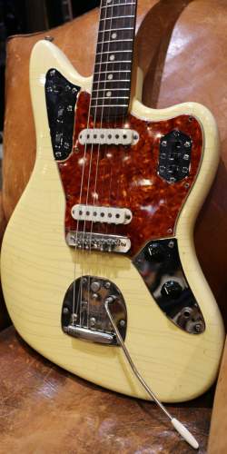 Fender Jaguar Série L Olympic White Matching Headstock de 1965