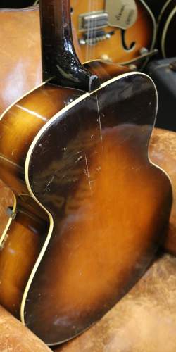 Gibson L-50 Sunburst de 1936 avec micro Stimer