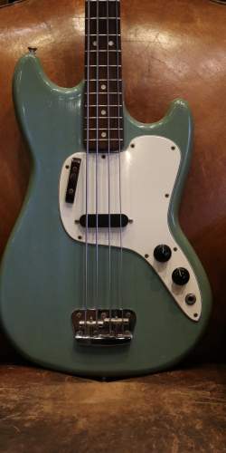 Fender Musicmaster Bass Daphne Blue de 1974