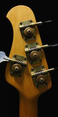 MusicMan Stingray Walnut de 1978