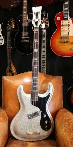 Basse Type Mosrite série "Discoramones" Silver Sparkle Phillipe Dubreuille de 2020