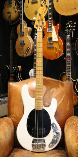 MusicMan Stingray Olympic White de 1979