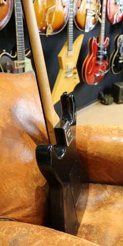 Jackson San Dimas Custom Shop Bolt On Black de 1986, signée par Grover Jackson lui-même !