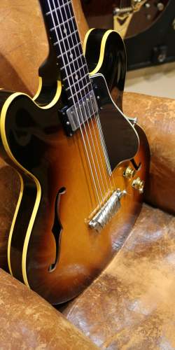 Gibson EB-6 Sunburst de 1961