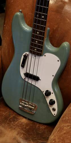 Fender Musicmaster Bass Daphne Blue de 1974