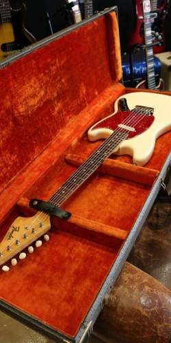 Fender Musicmaster II Olympic White de 1965