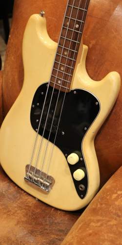 Fender Musicmaster Bass Olympic White de 1978