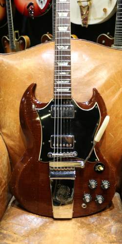 Gibson SG Standard "Large Guard Maestro" Vibrola Cherry de 1969